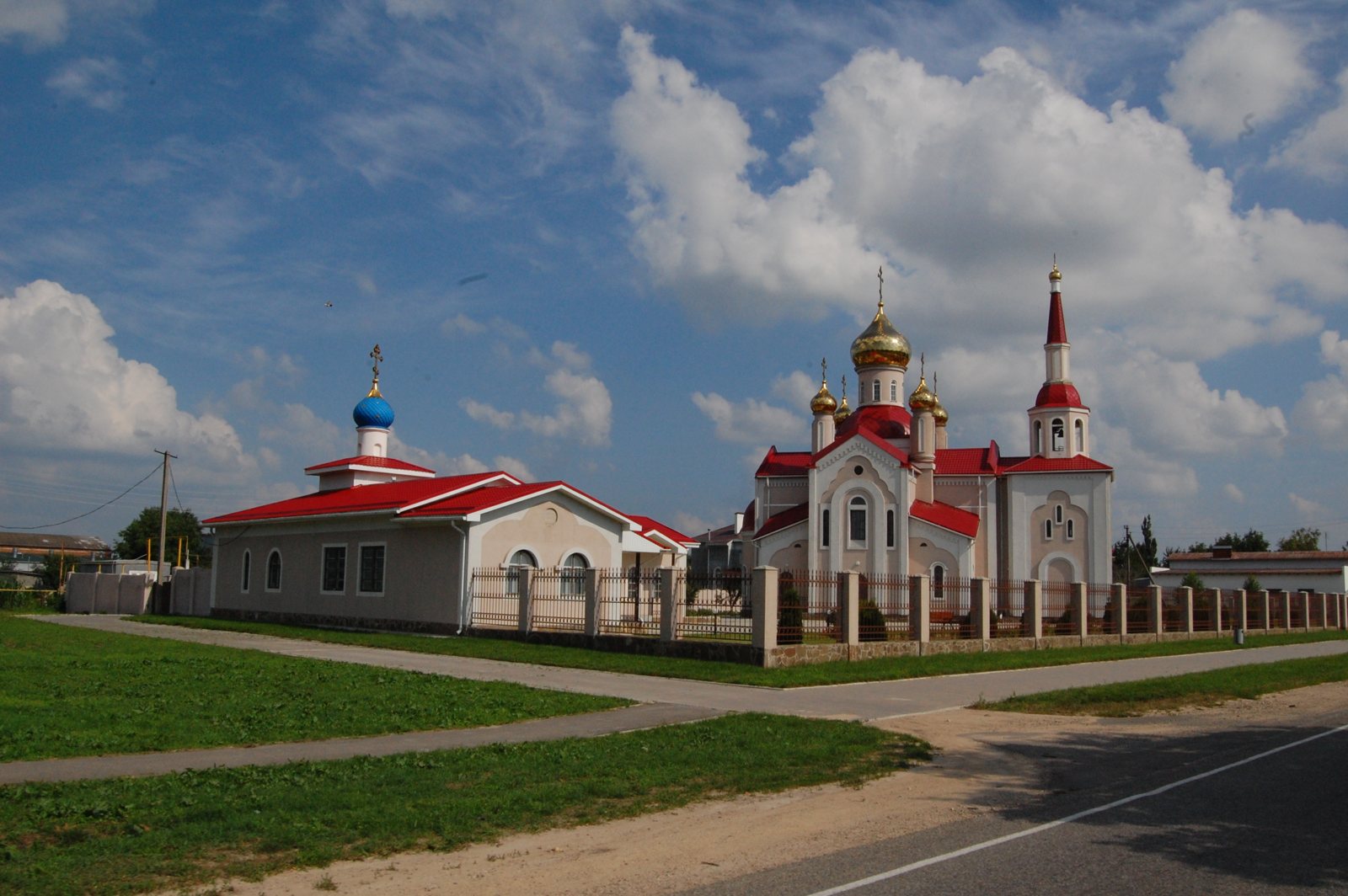 Храм Покрова Пресвятой Богородицы в селе Юровка рядом с КП Южная Роза